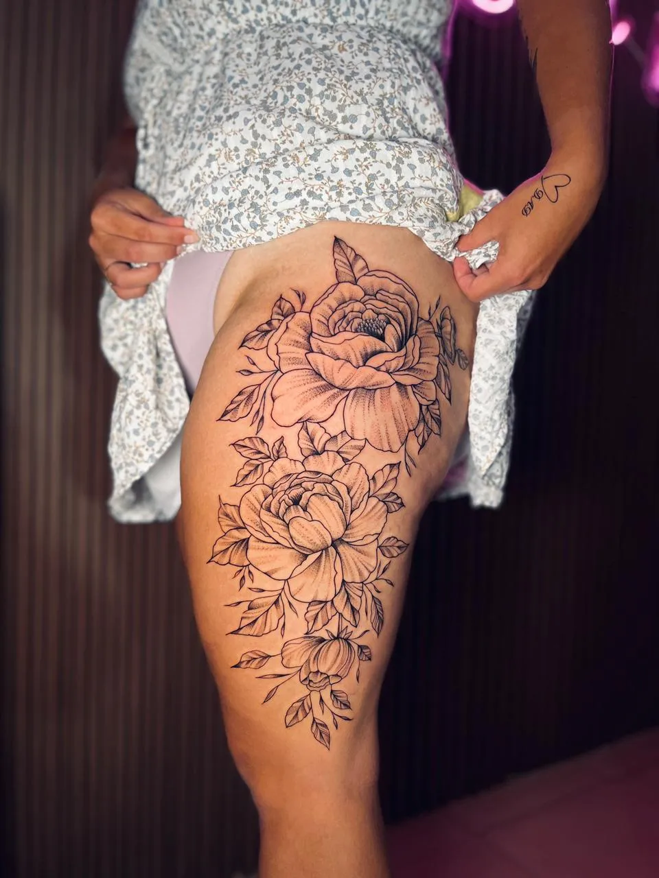Floral tattoo on thigh